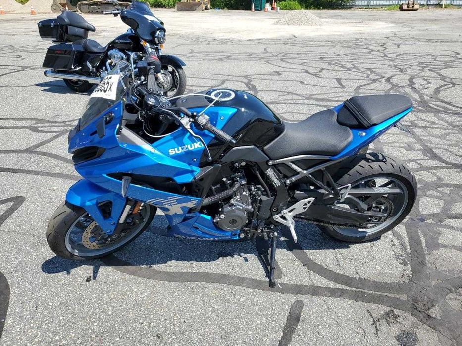 2024 SUZUKI GSX800 F