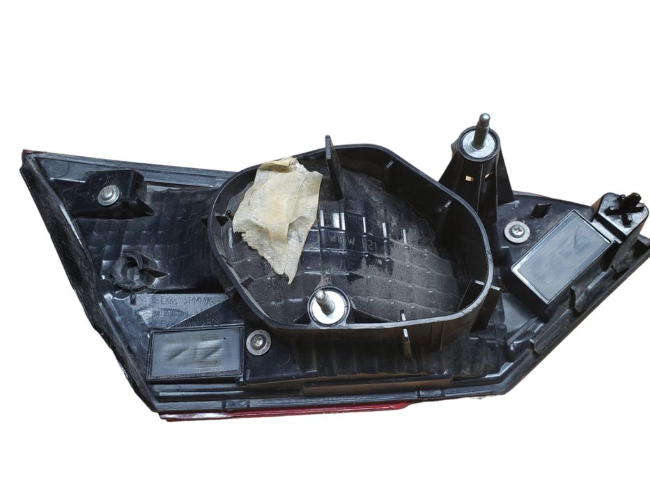 Фонарь внутренний крышка багажника правый (дефект) Toyota разборка