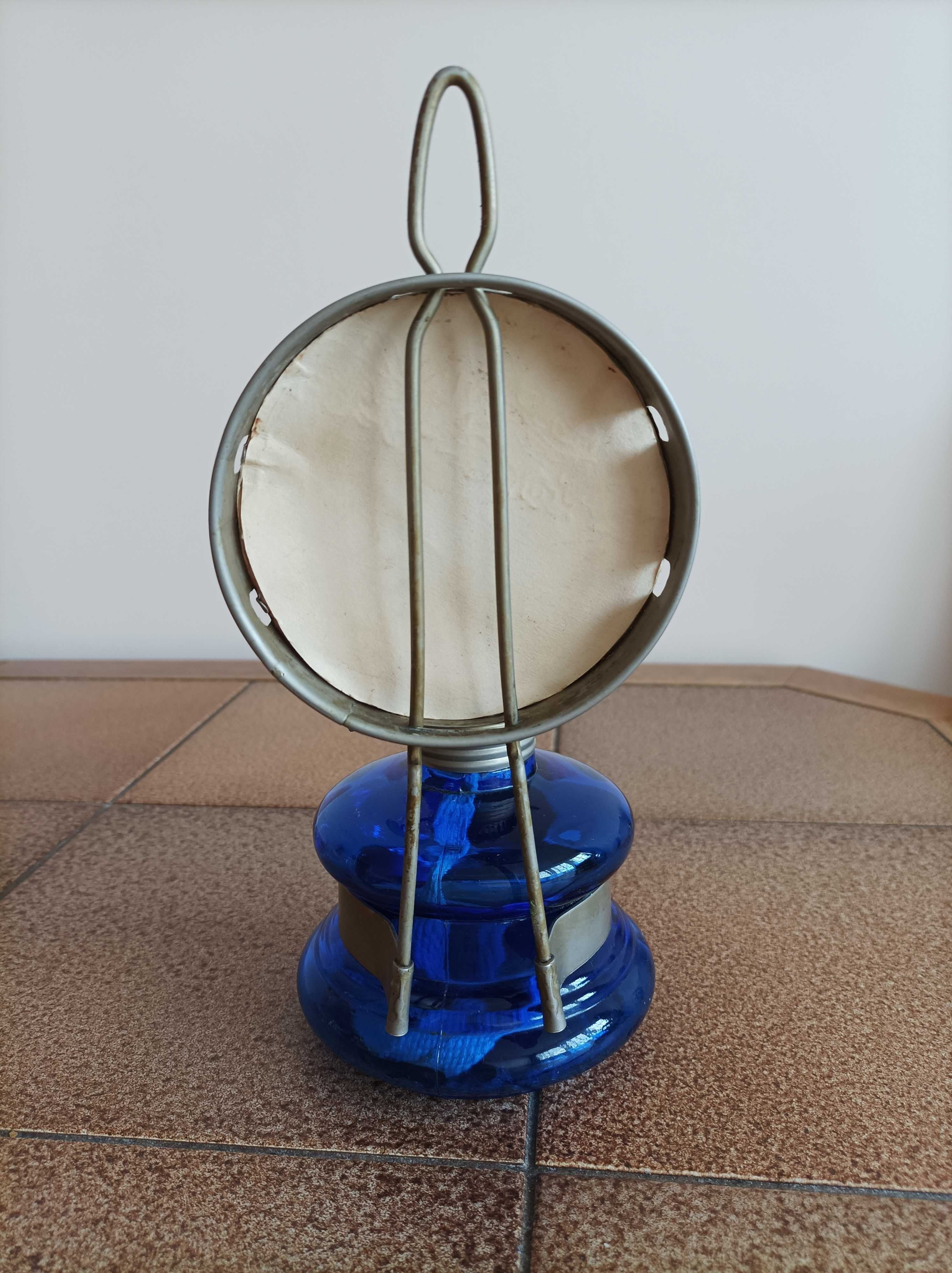 Szklana lampa naftowa z czasów PRL