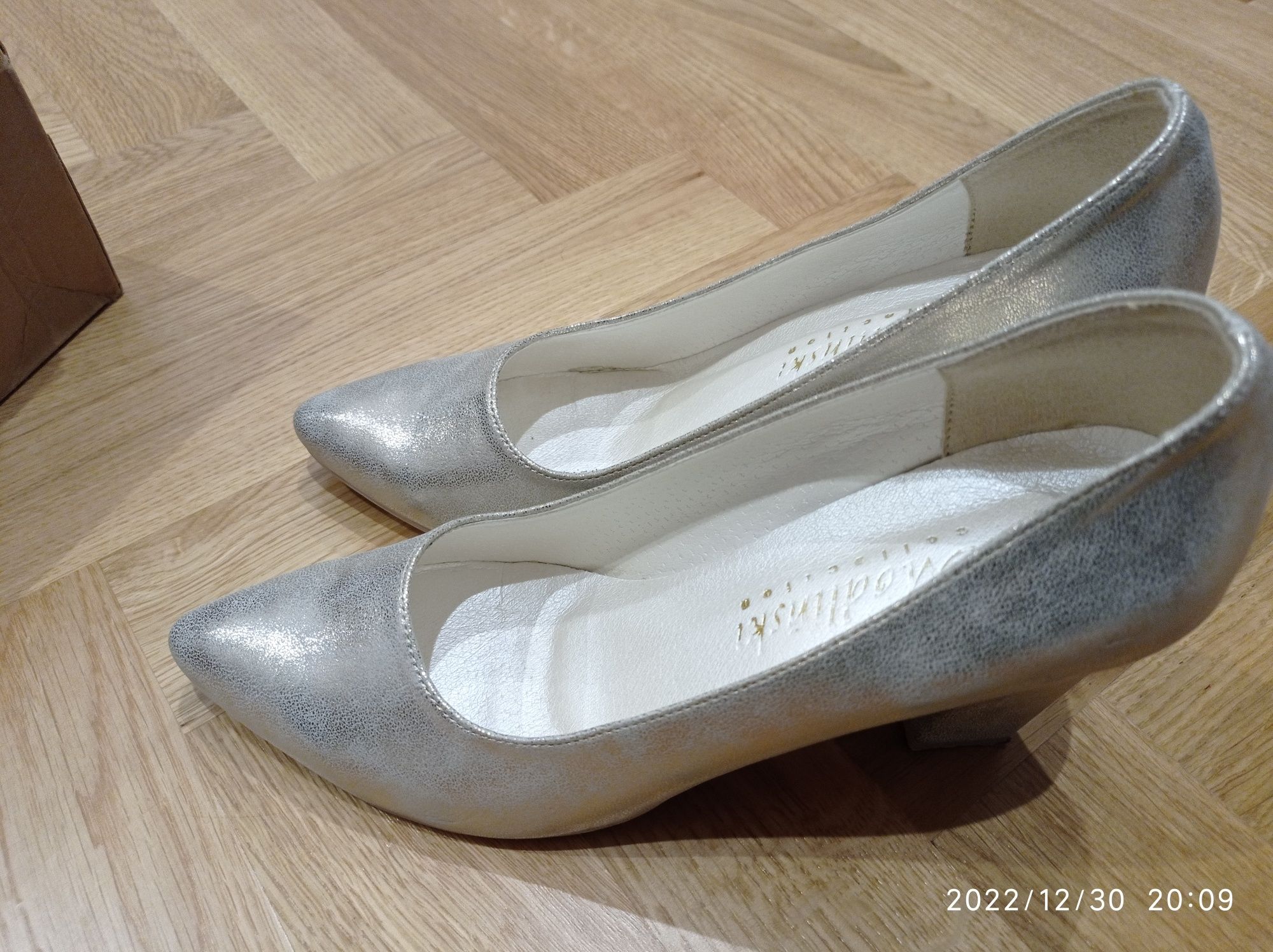 zestaw buty czółenka damskie polskie : Modliński kolor srebrno-zloty i