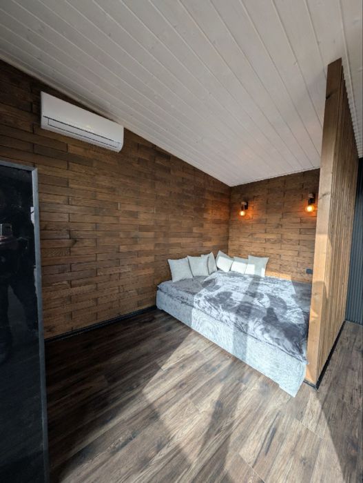 Продам будинок із земельною ділянкою в передмісті