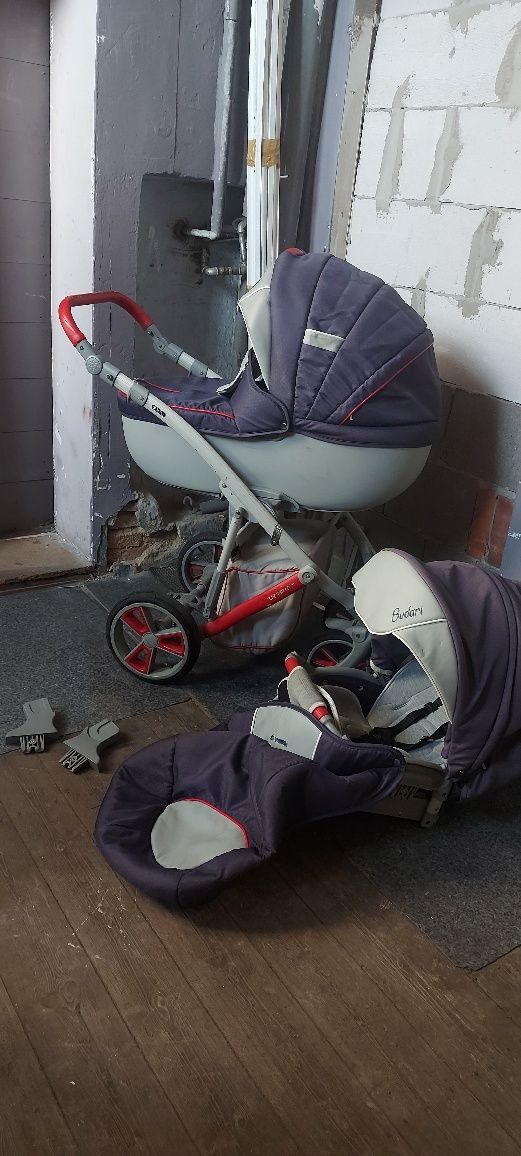 Sprzedam wózek widoczny na zdjęciu Camarelo 2w1