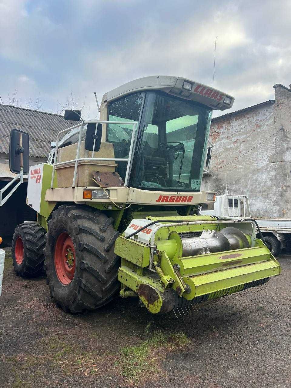 Кормозбиральний комбайн Claas Jaguar 820