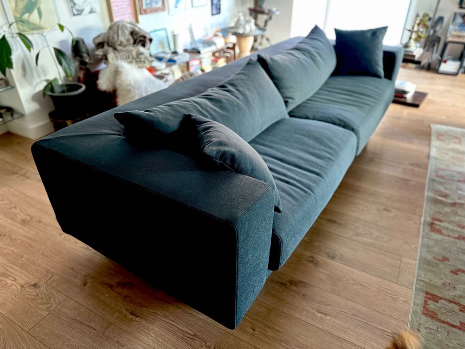 Sofa Area preto quase novo