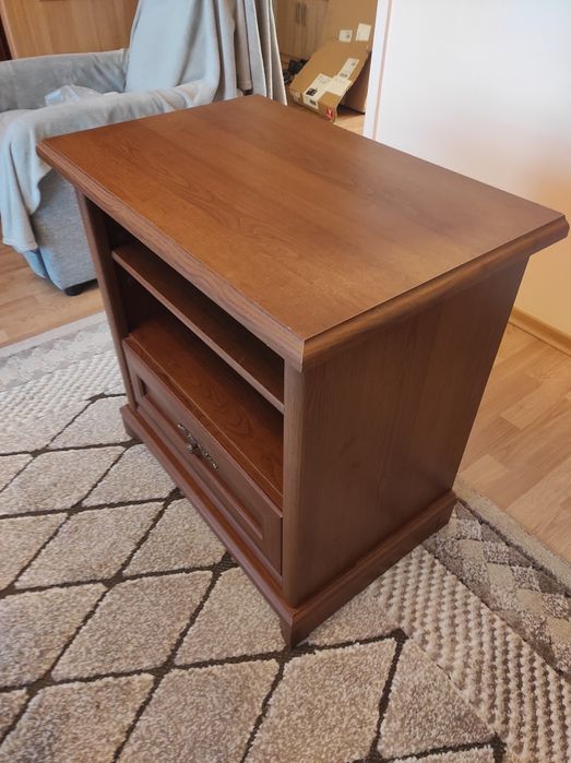 Stolik pod telewizor