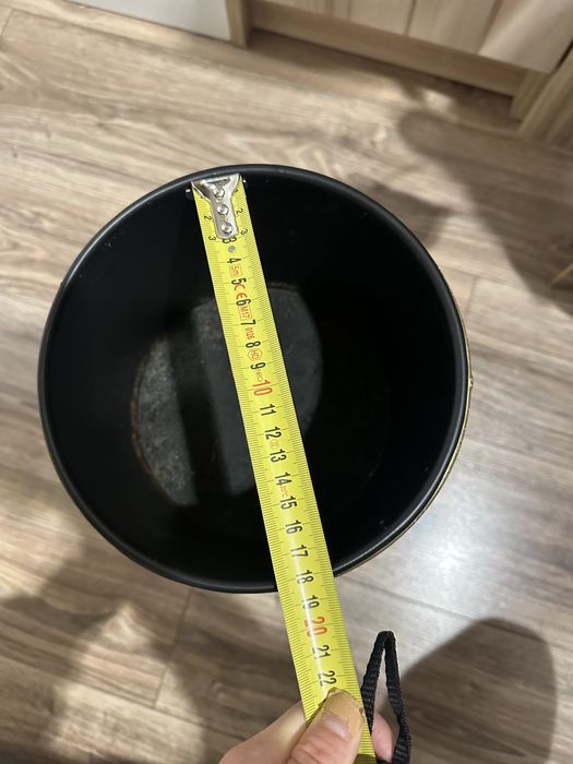 Dwie metalowe osłonki doniczki na stojakach styl loft