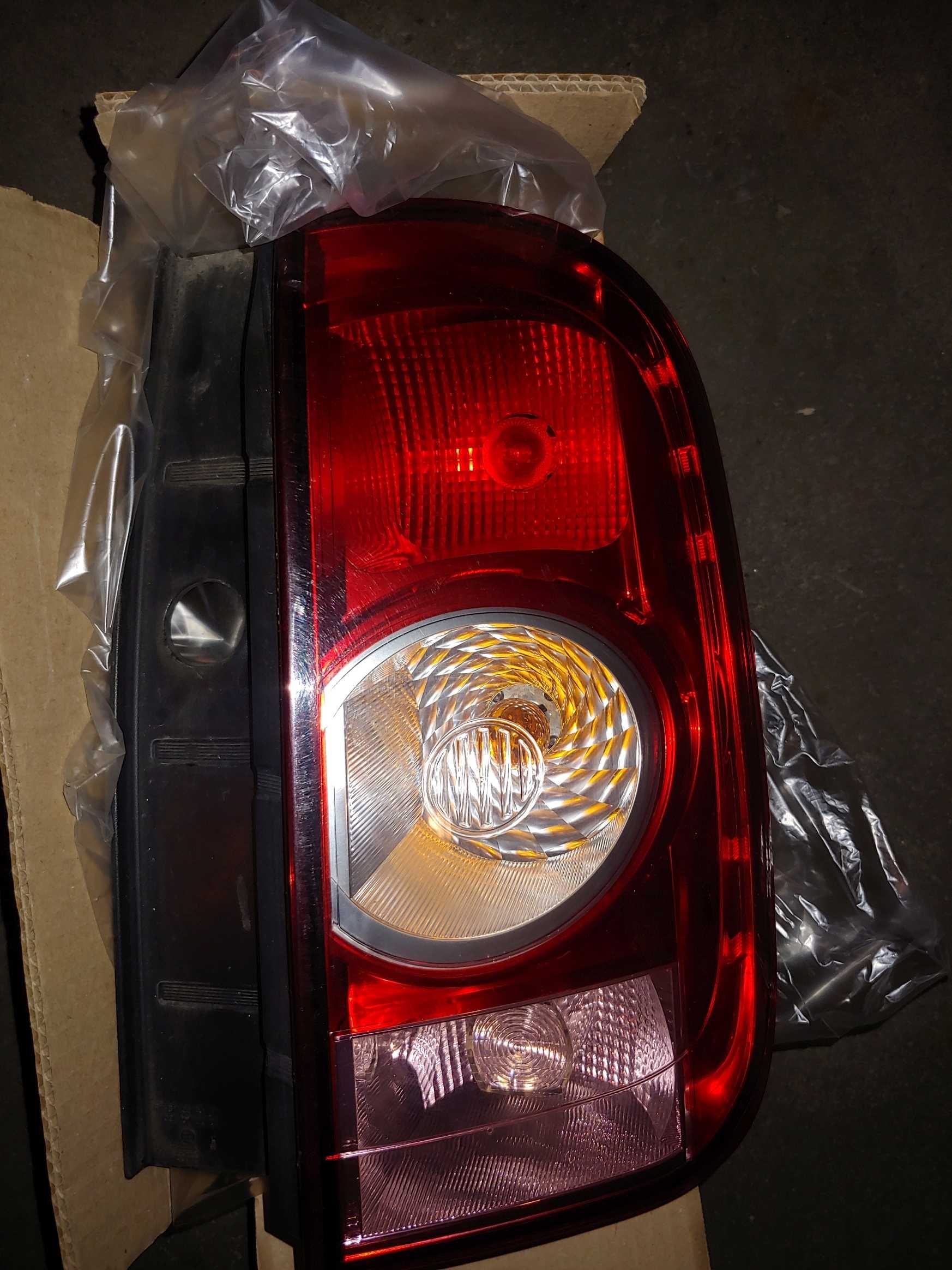 Lampy tylne Dacia Duster 2010 - L lub P