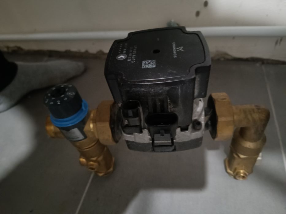 Pompa obiegowa elektroniczna grundfos upm3s + zawór