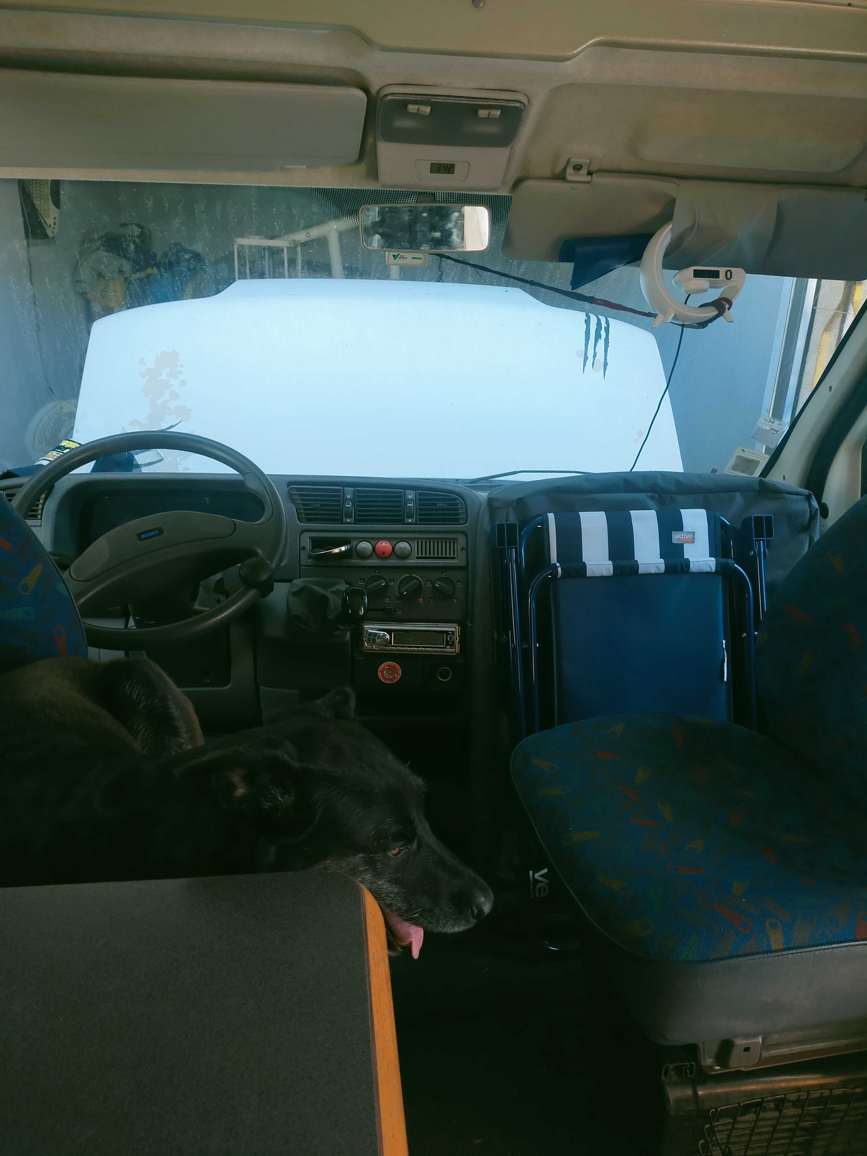 Autocaravana tamanha médio, para três pessoas. Muito poucos quilómetro