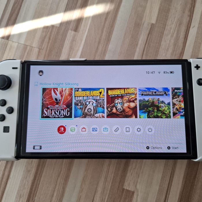 Nintendo Switch OLED + neogrip skull n co