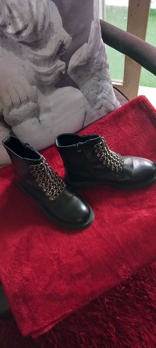 Botins novos. Nunca usados