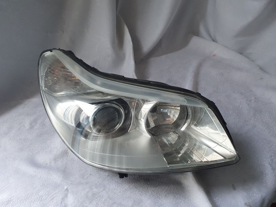 Lampa xenon citroen c5 II Europa Uszkodzona