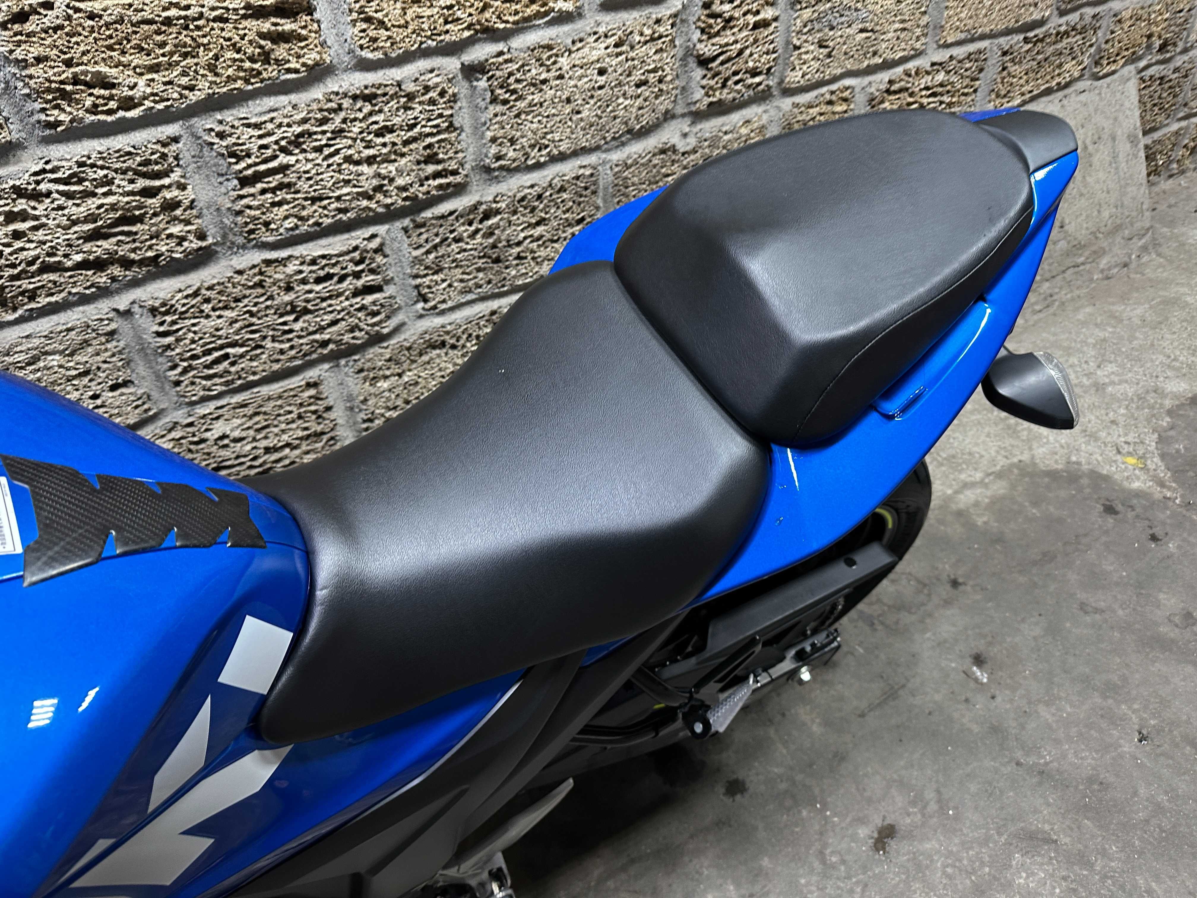 Suzuki GIXXER250SF Джіксер
