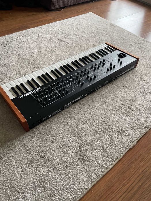 Sequential PROPHET REV2 - jak nowy