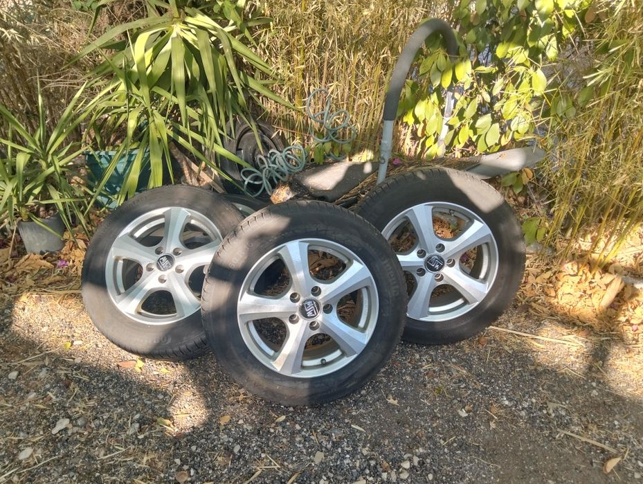 Jantes e pneus 16 como novas