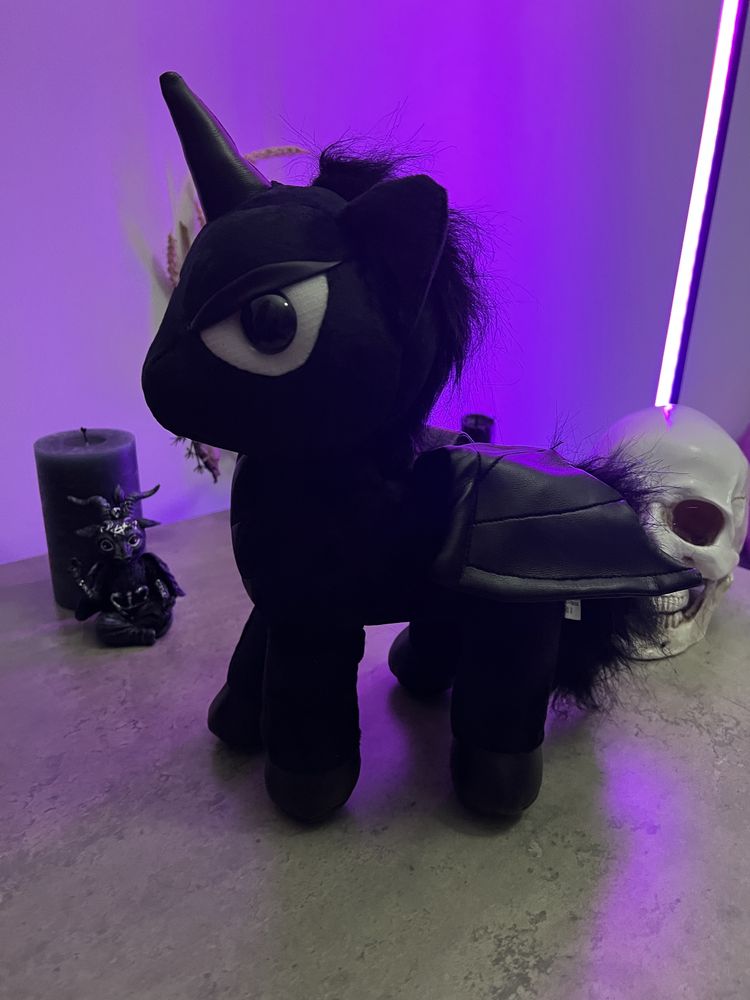 Іграшка чорна поні / сатанинський єдиноріг
