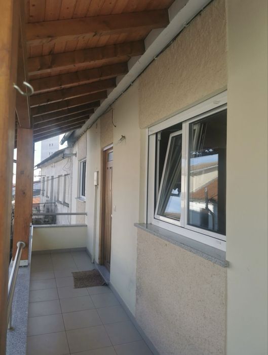 Alugo T2 sem mobília