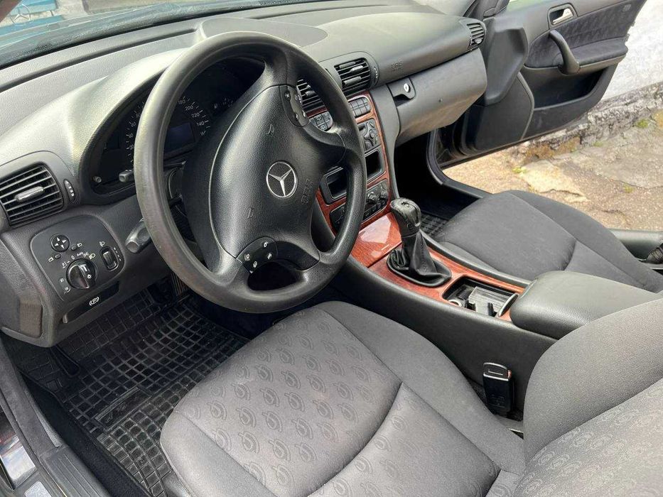 Mercedes-Benz C-Class 2003 2.2 Дизель