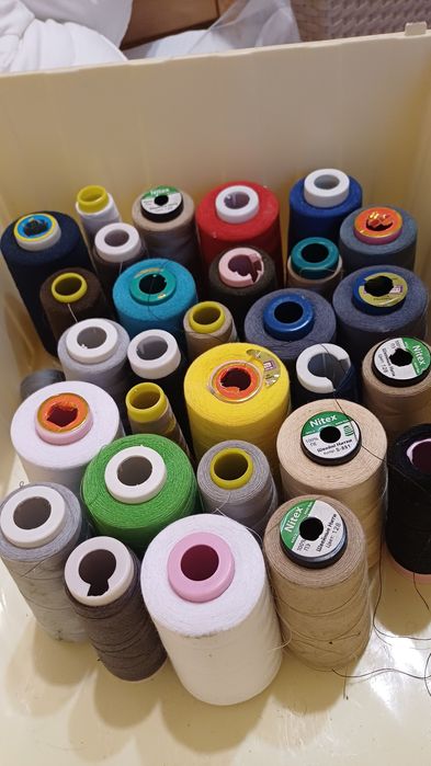 Комплект  різних ниток