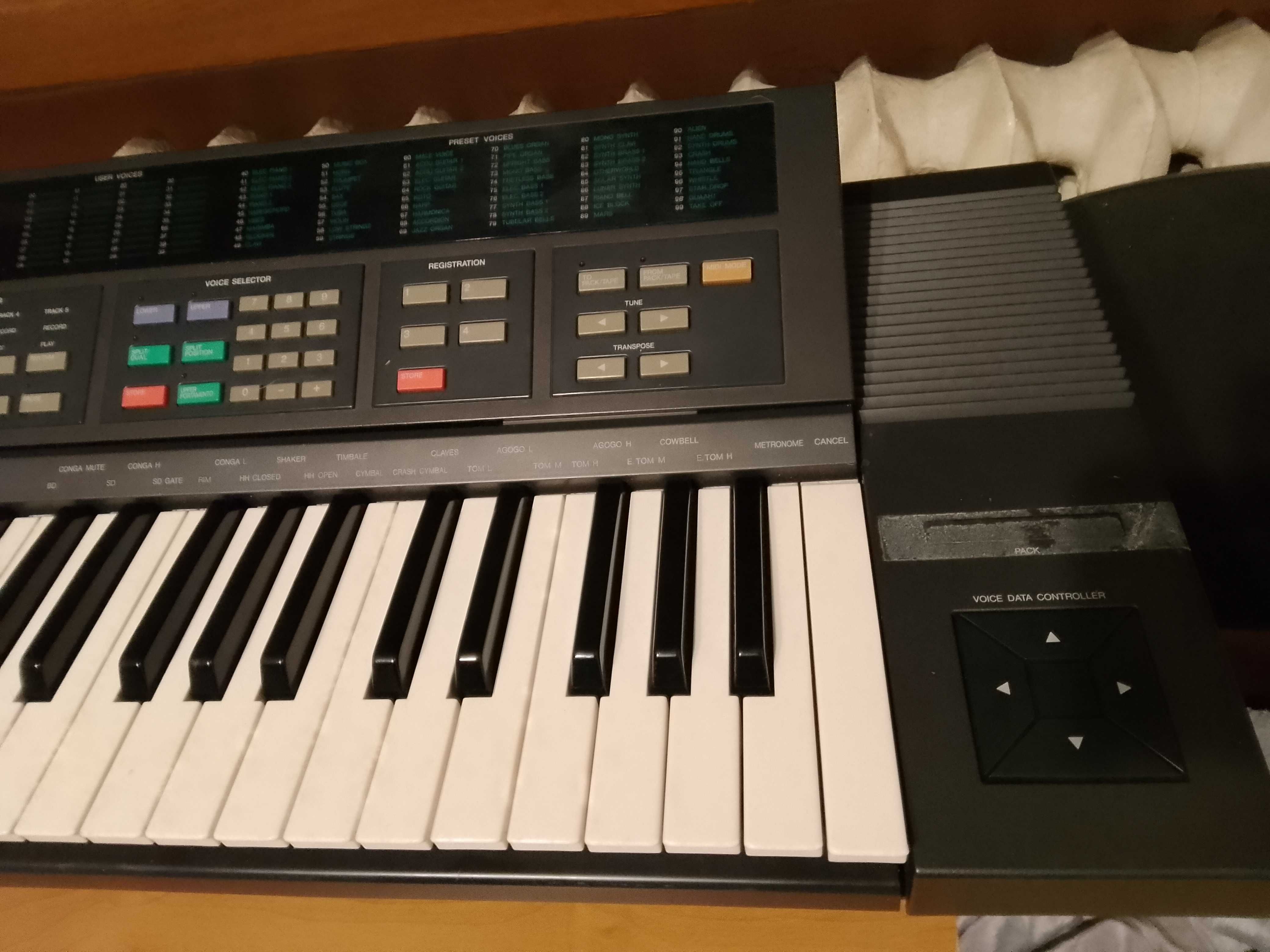 Yamaha DSR 2000 vintage syntezator FM keyboard