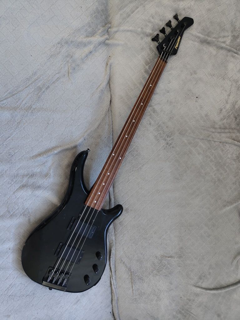 Gitara basowa Fernandes Bass, FRB-70? fretless