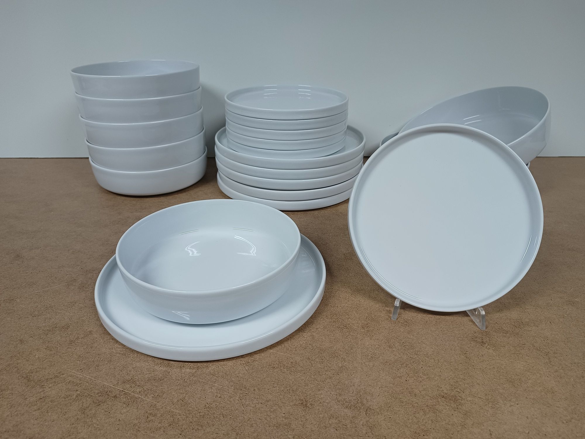 Komplet naczyń, porcelana.