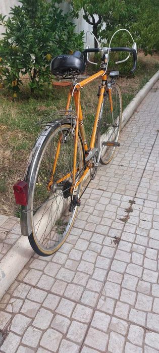 Bicicleta Peugeot randoneur vintage laranja roda 700c 28
Tamanho 56