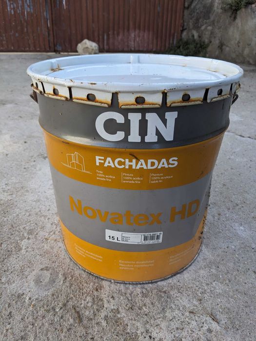 Balde de 15 litros de tinta branca para fachadas