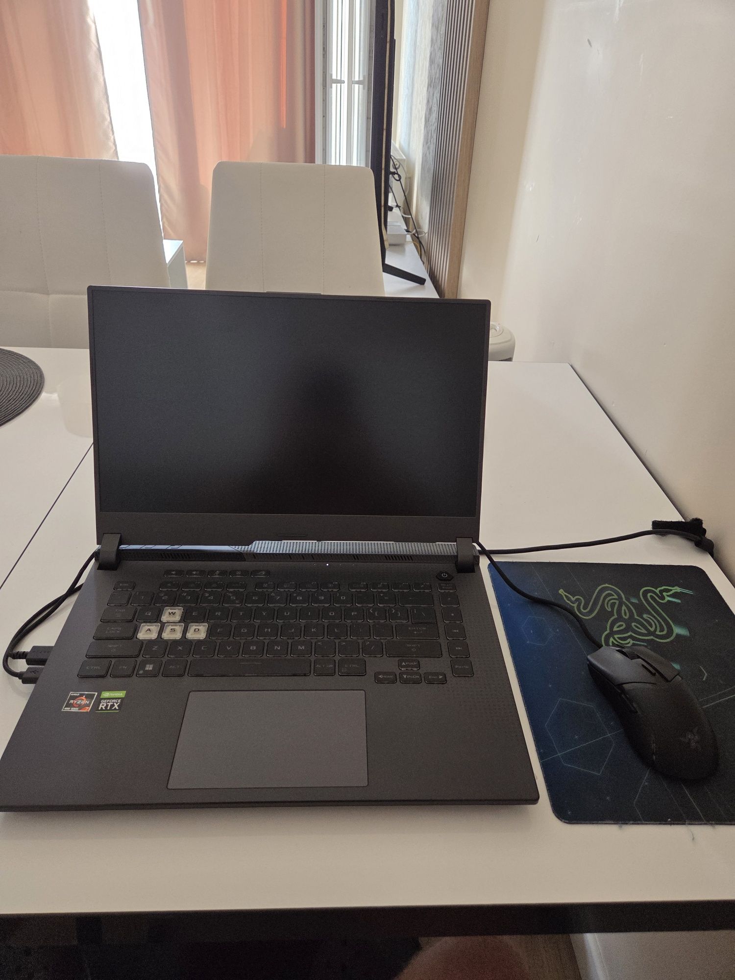 Laptop ASUS ROG G15 , Stan idealny + Dodatki .
Laptop ASUS R