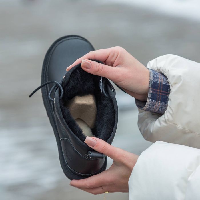 UGG Neumel Black Leather