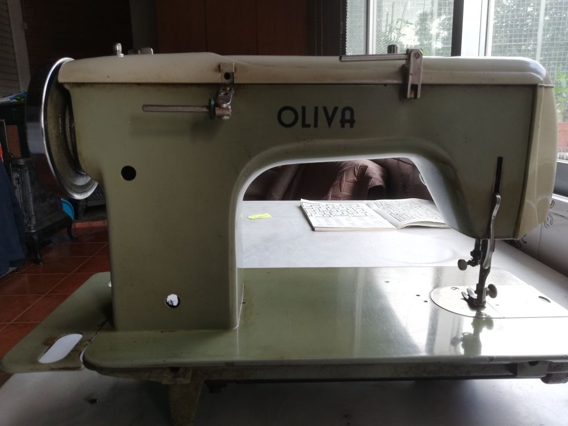 Máquina de Costura antiga Oliva CL 55