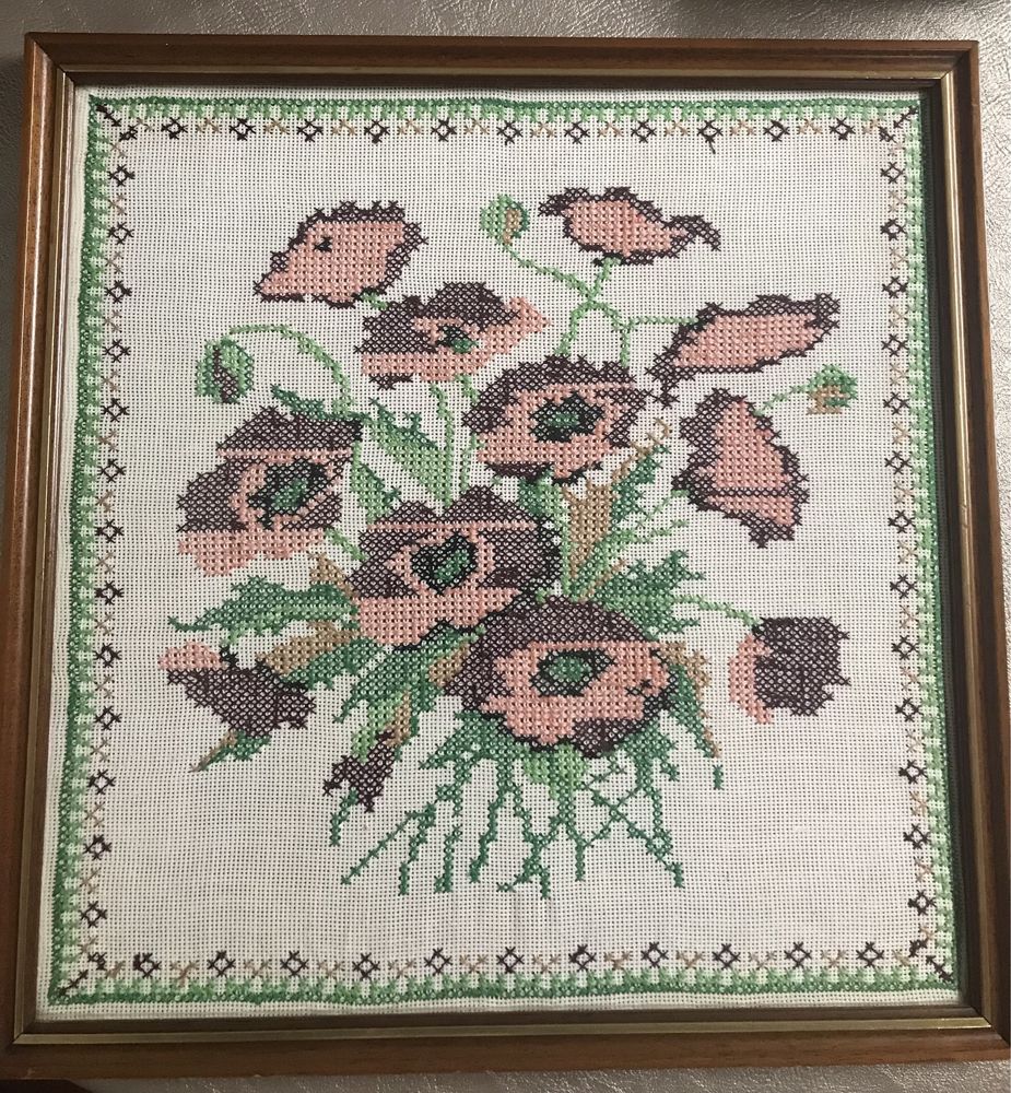 Quadros floridos/ flores em ponto cruz bordados à mão