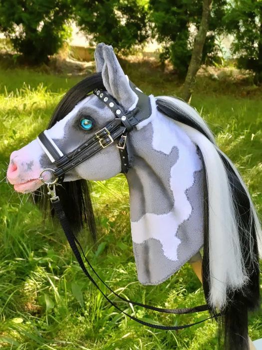 Realistyczny konik Hobby Horse A4 ze sprzętem realistyk pinto