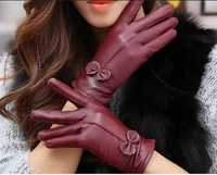 Damskie , czarne , cieple rękawiczki z miekkiej naturalnej skórki.R.M