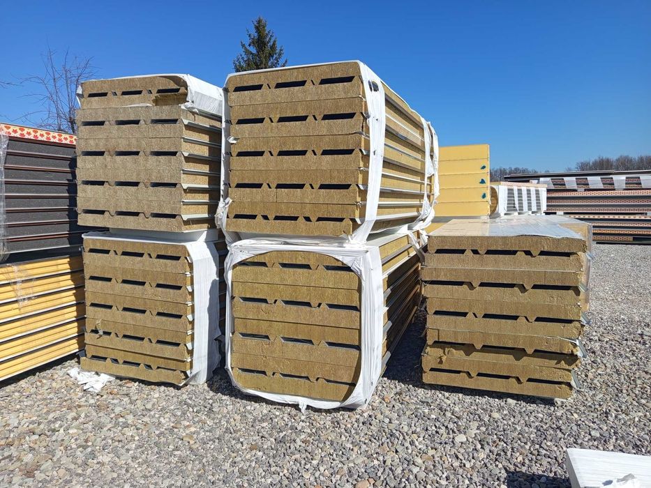 Płyta dachowa z rdzeniem z wełny mineralnej.