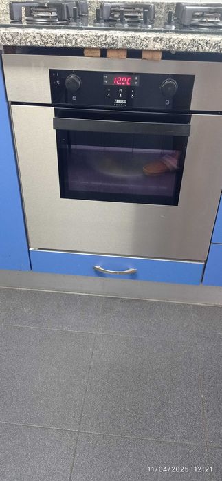 Forno eléctrico de encastre Zanussi usado