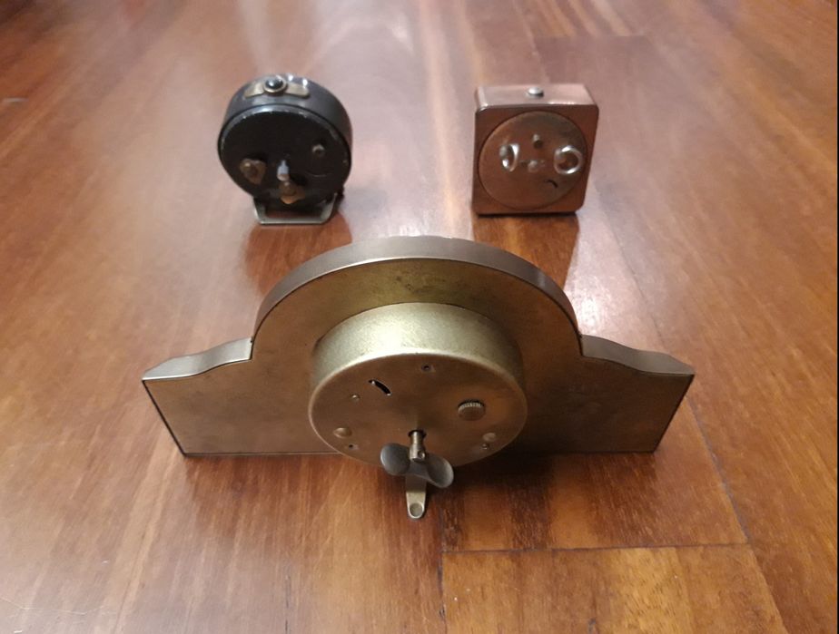 2 relógios de mesa pequenos antigos