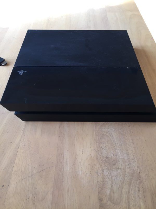 Zamienie ps4 z całym okablowaniem plus pad
