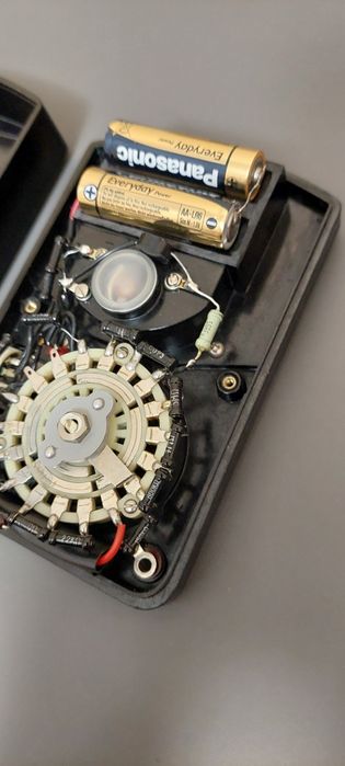 Tester multimetr analogowy.