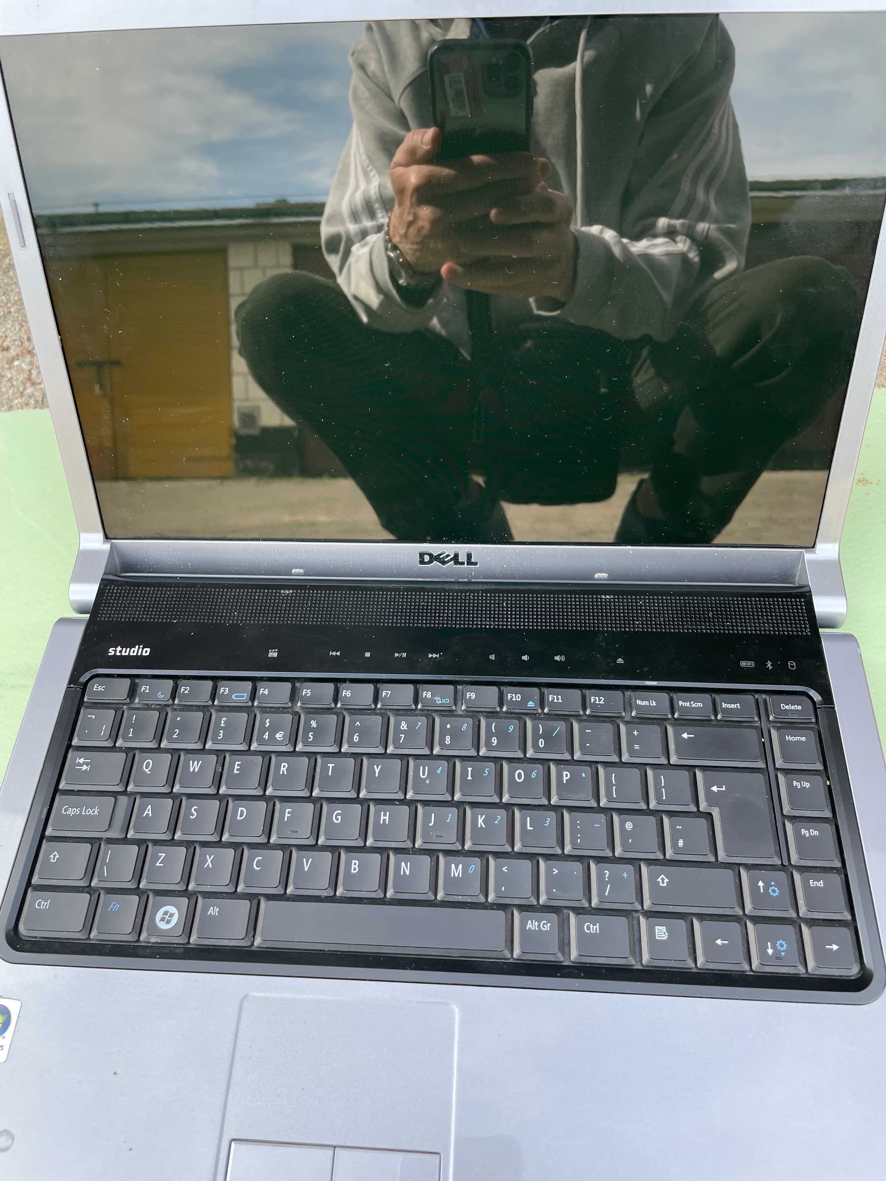 Laptop DELL PP33L - uszkodzona matryca, bez dysku i pamięci RAM