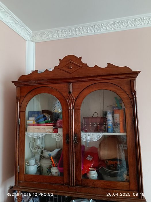 Старинный шкаф дерево