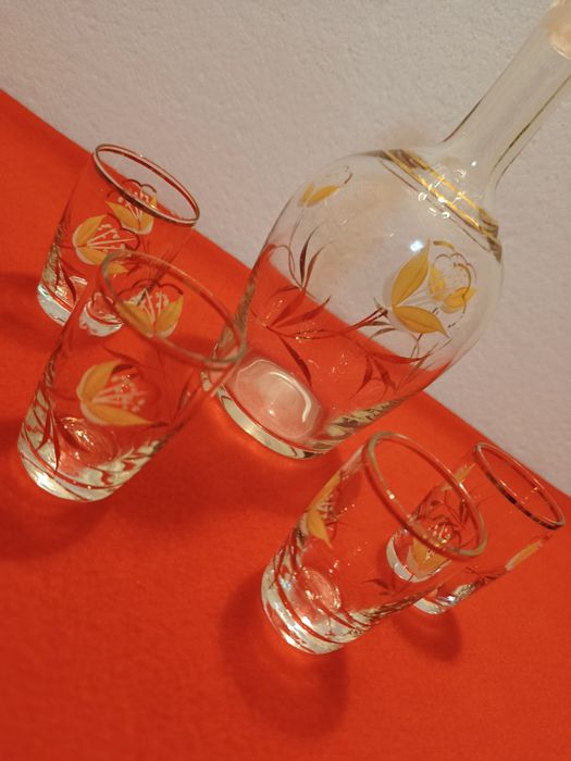 Licoreira e copos de licor vintage