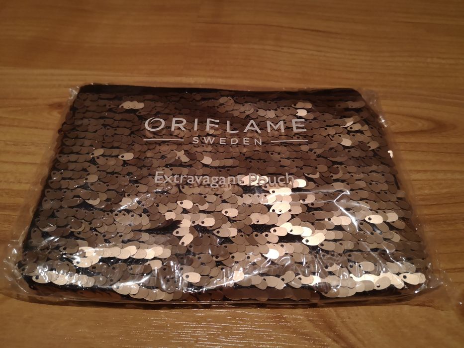 Clutch/Bolsa com lantejoulas douradas, nova, "Oriflame"
