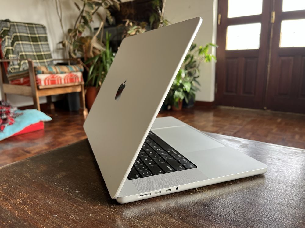 Apple MacBook Pro 2021 M1 | 16.2" | 16 GB | 1 TB SSD - com garantia