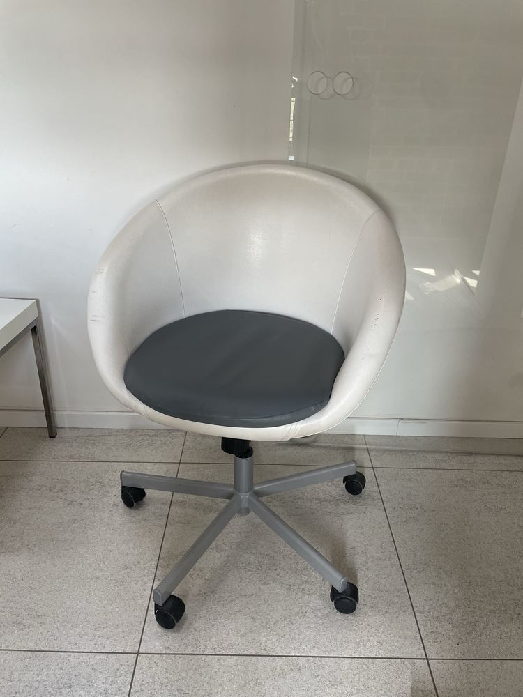 4 fotele Ikea z nowo obitym siedzeniem
