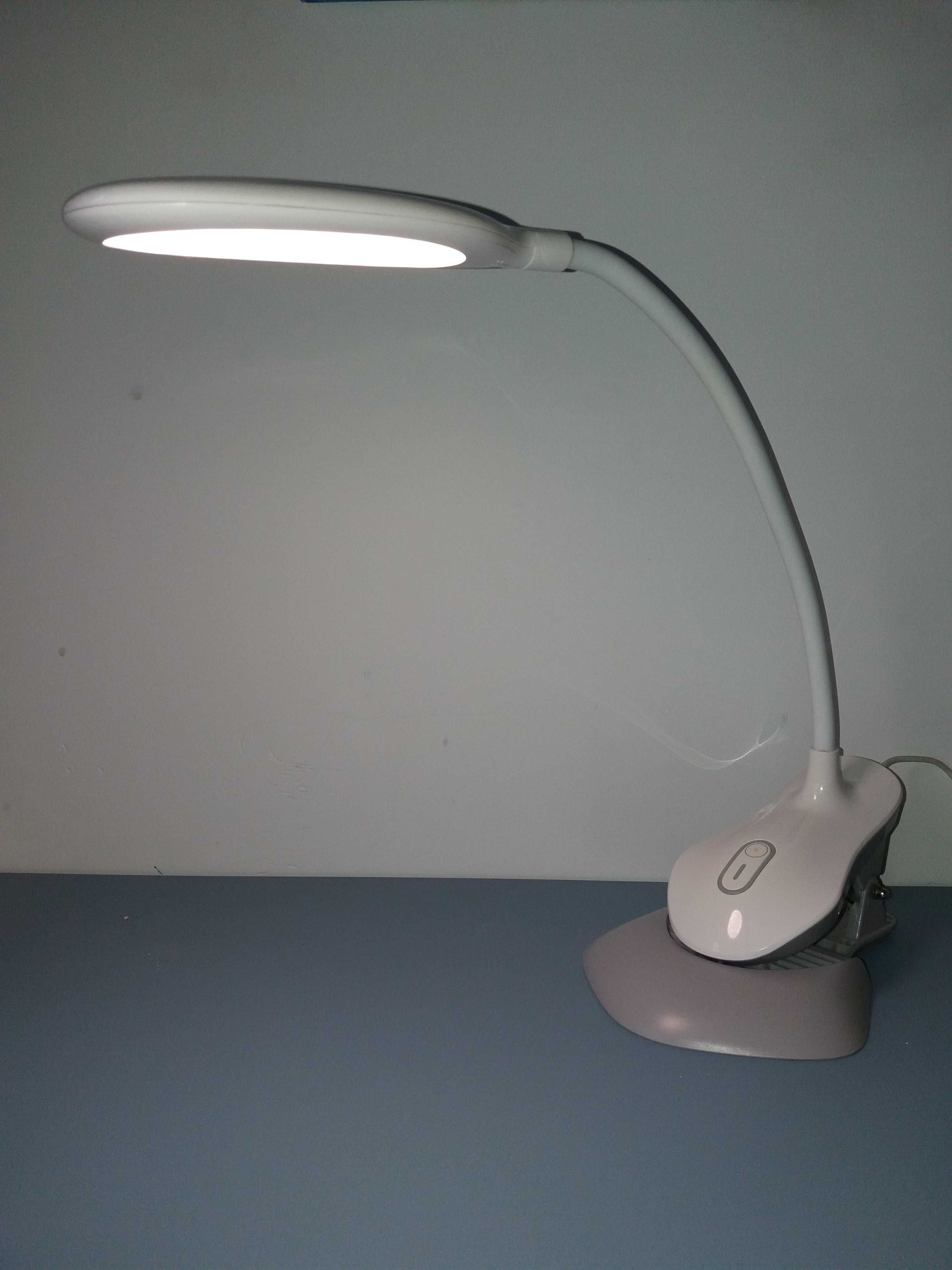 Lampa LED na biurko
