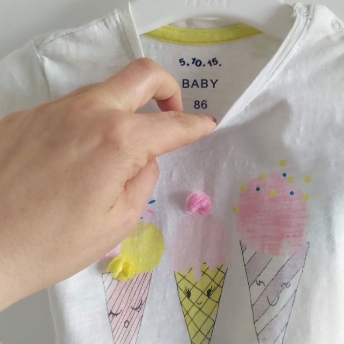 T-shirt w pastelowych kolorach z falbanką z 5-10-15 roz. 86