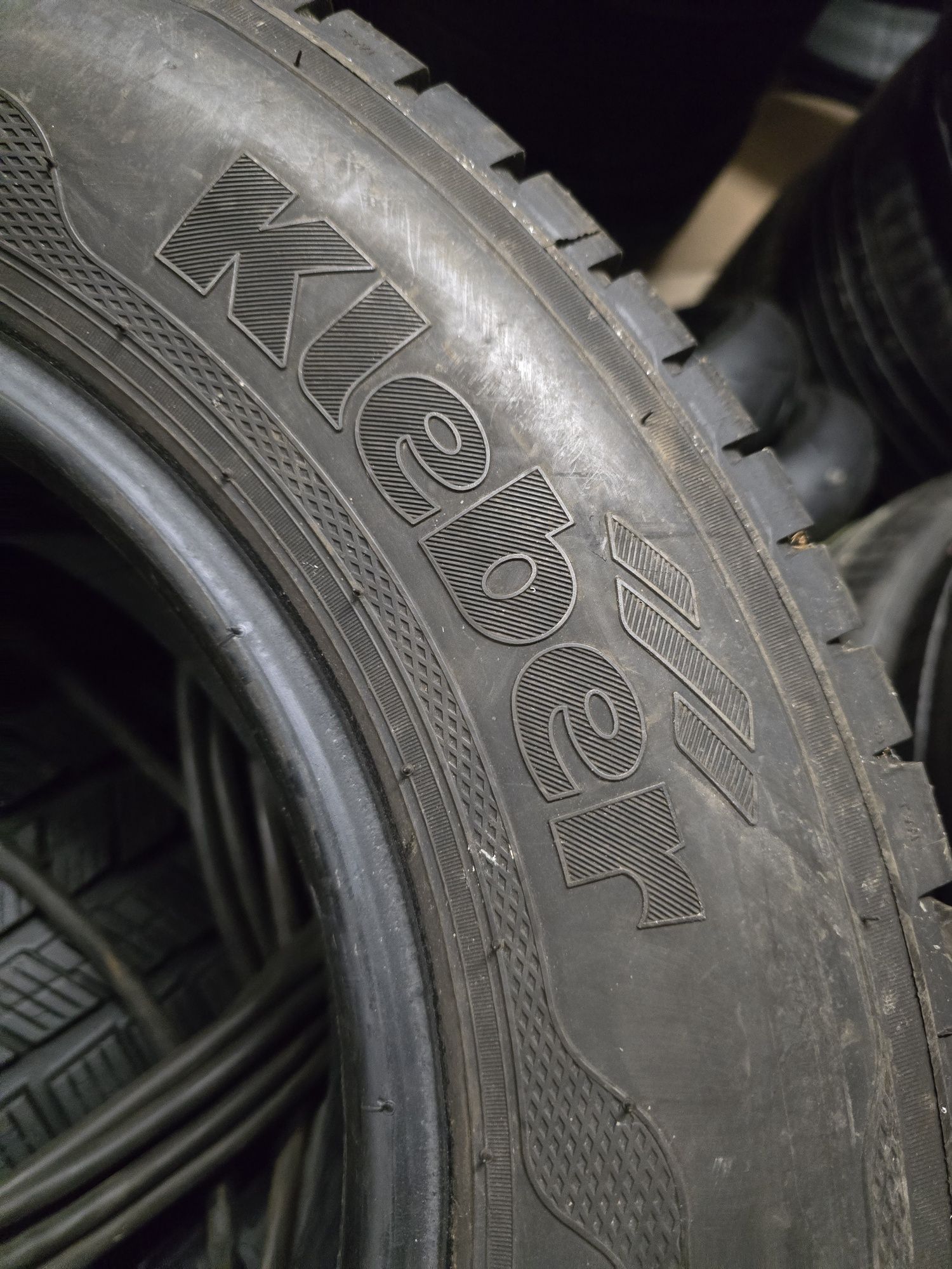 215/70/15 c Kleber Transpro 8,5mm Super para 18r.