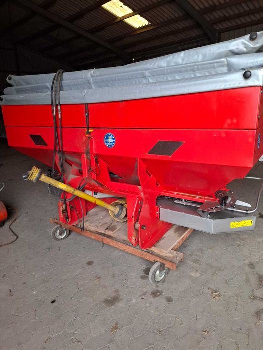 Rozsiewacz do nawozu Rauch Betta 1100 B713, 1800 kg 15-16 m, 2004