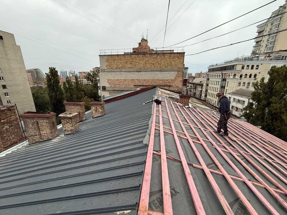 Кровельщик. Кровля под ключ. Бригада строителей. Покрівельники